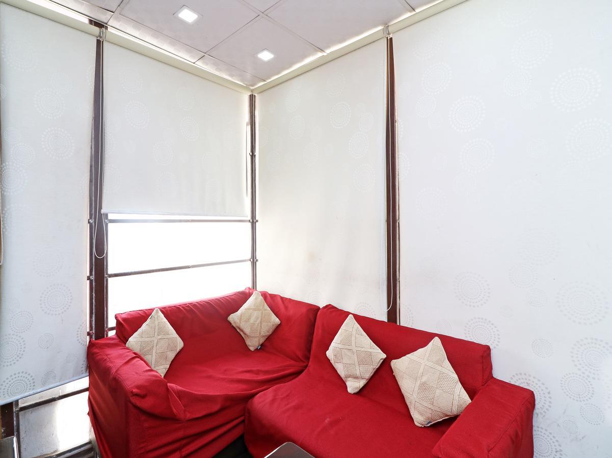 Oyo 13451 Star Corporate Avenue Hotel New Delhi Buitenkant foto