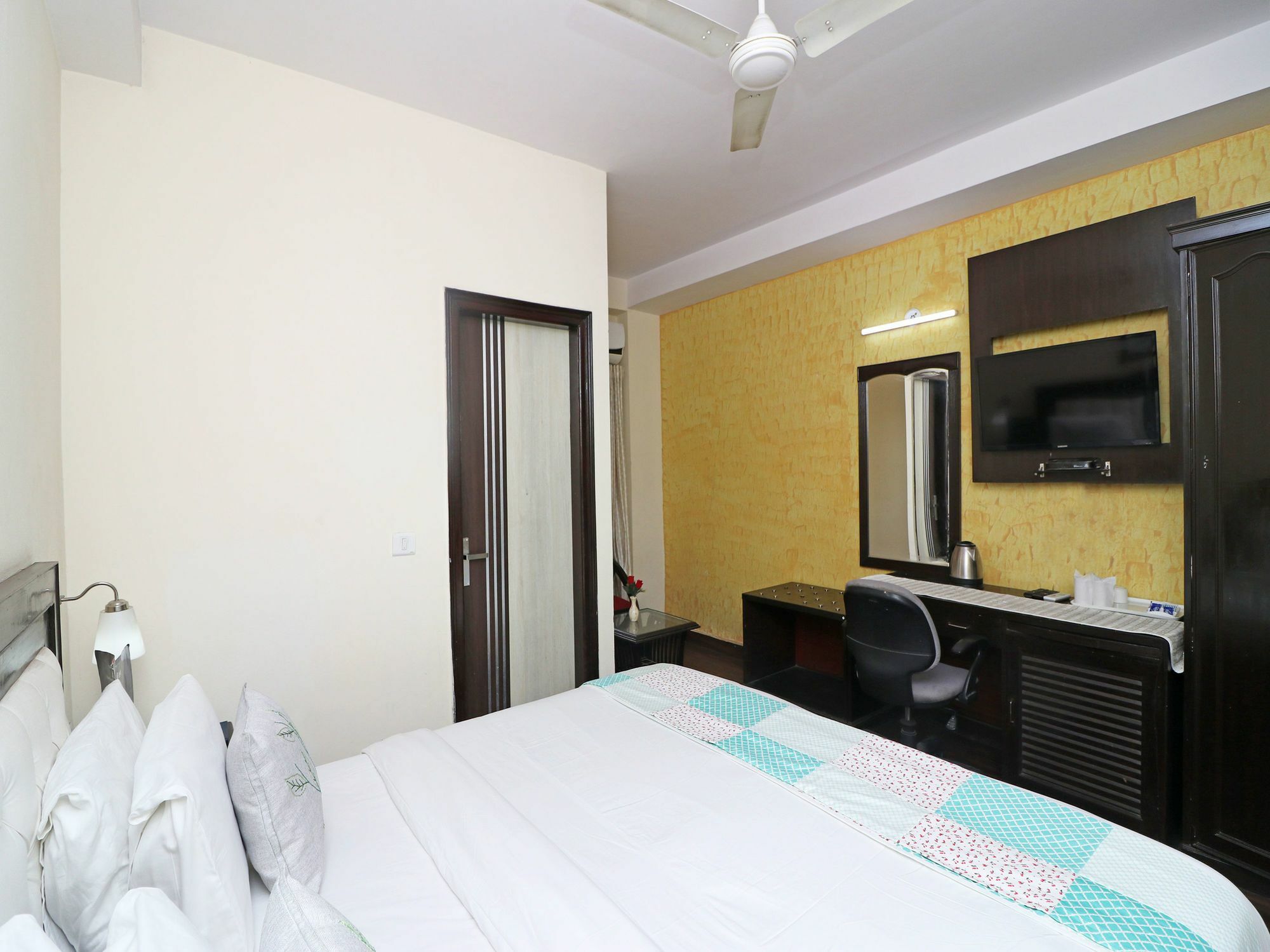 Oyo 13451 Star Corporate Avenue Hotel New Delhi Buitenkant foto