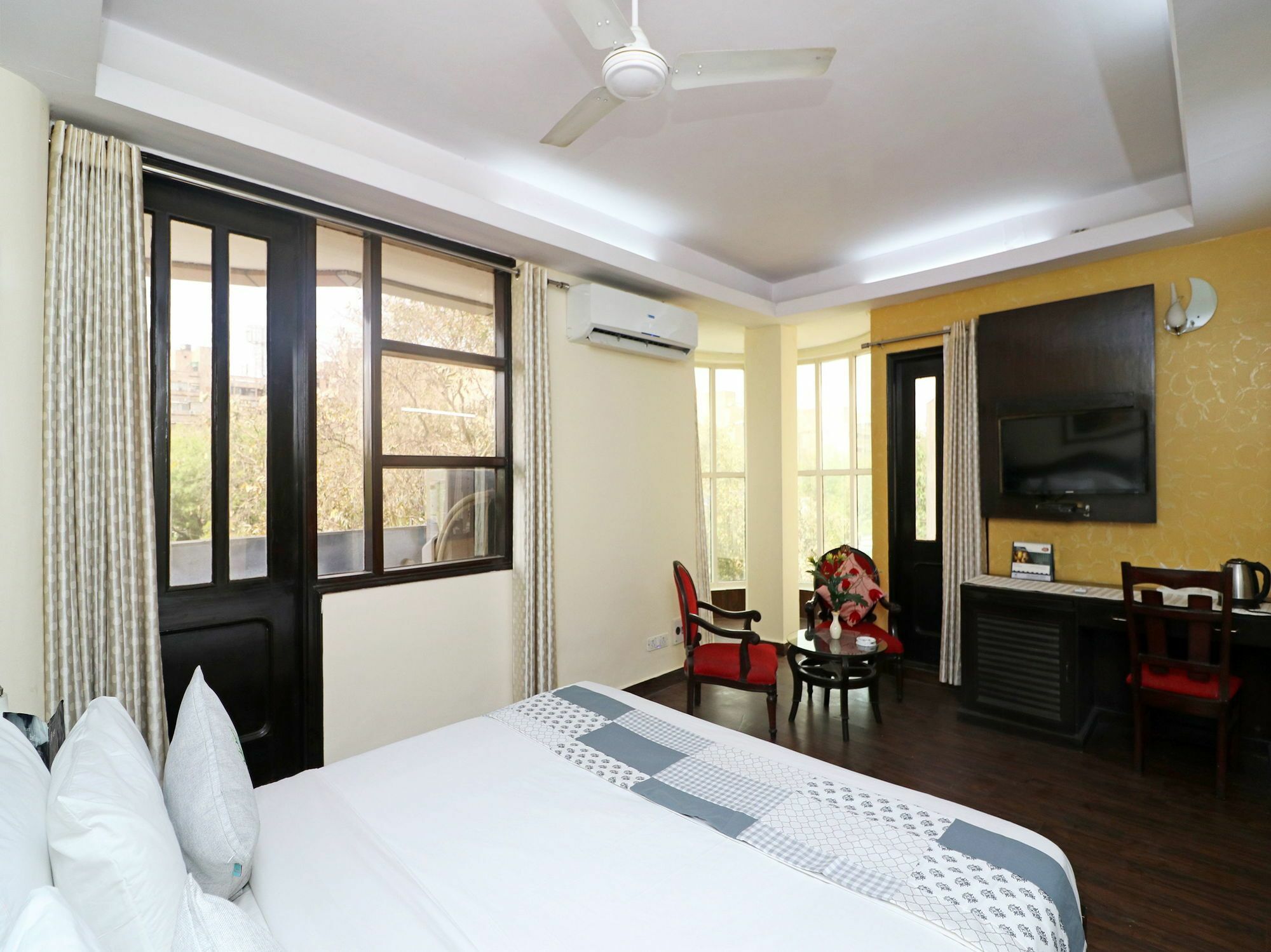 Oyo 13451 Star Corporate Avenue Hotel New Delhi Buitenkant foto