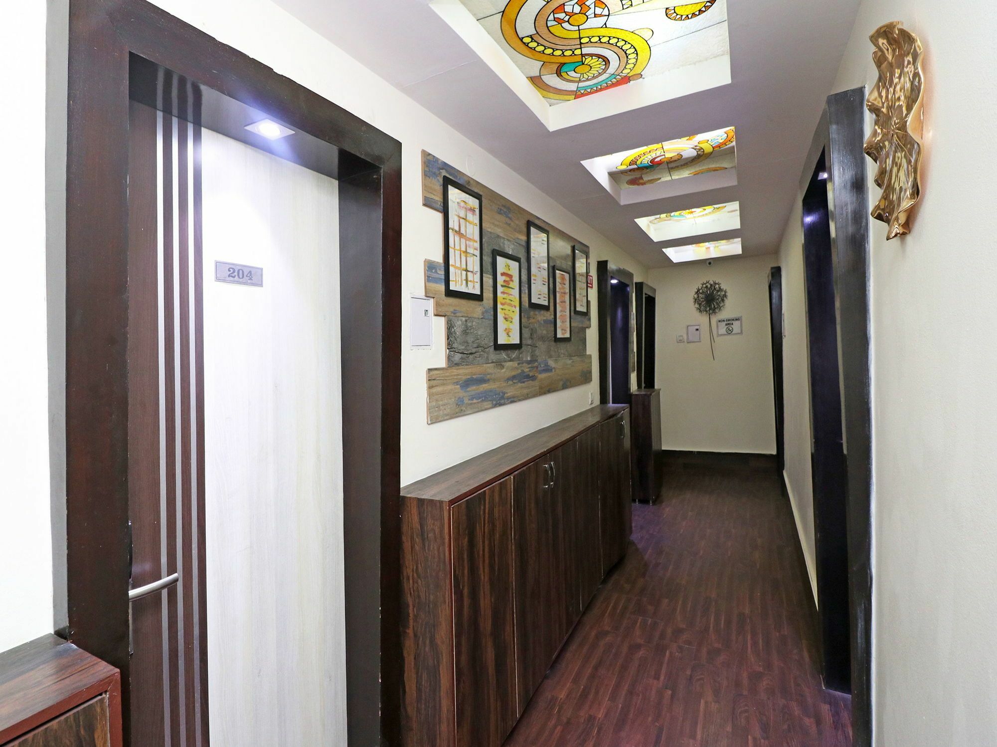 Oyo 13451 Star Corporate Avenue Hotel New Delhi Buitenkant foto
